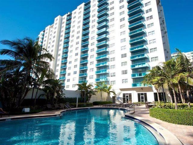 Cozy Ocean View Apartment By Miami Te Espera - Hallandale 11E Hollywood Buitenkant foto